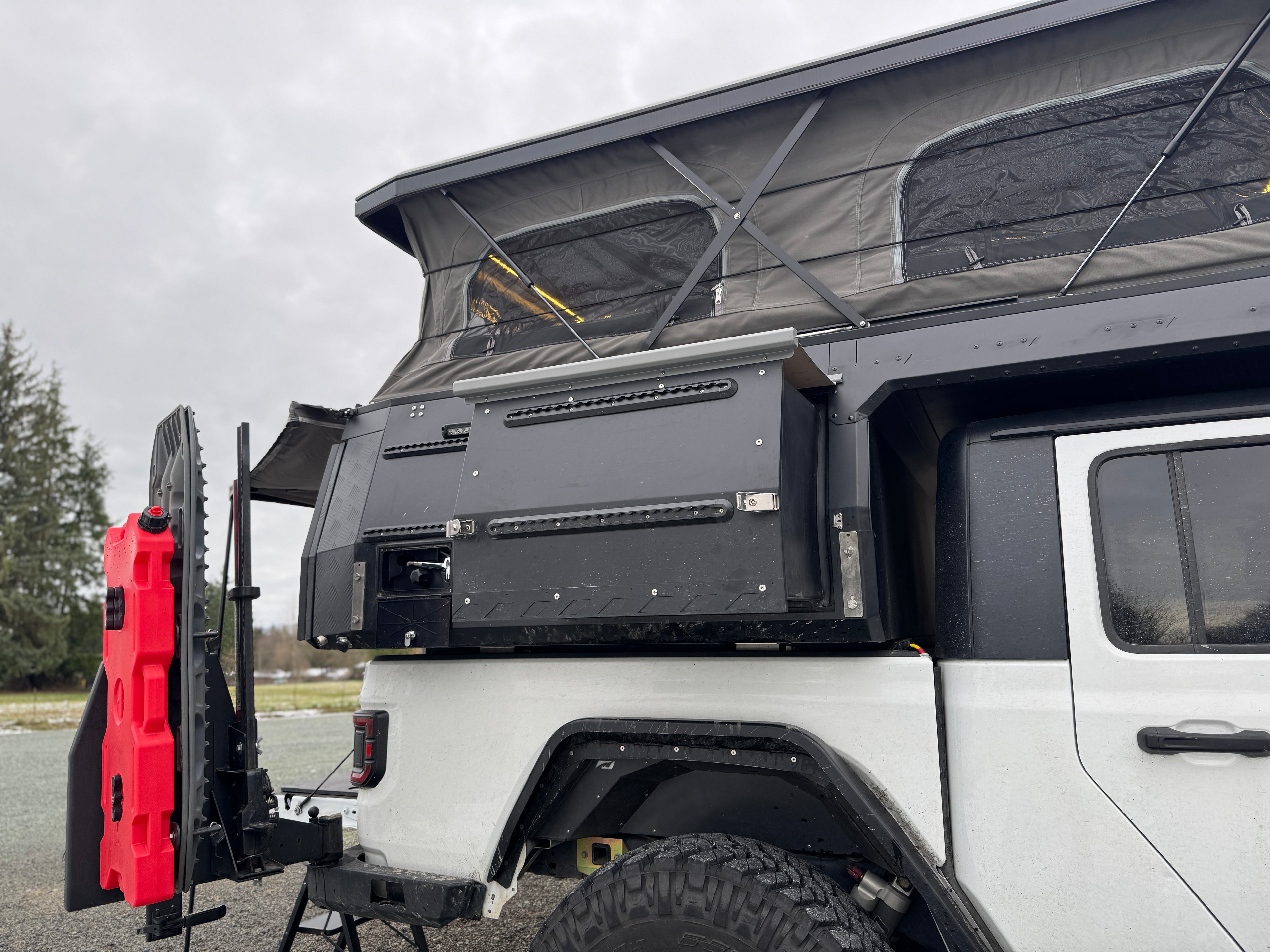 Cascadia Overland Apex on jeep gladiator side view