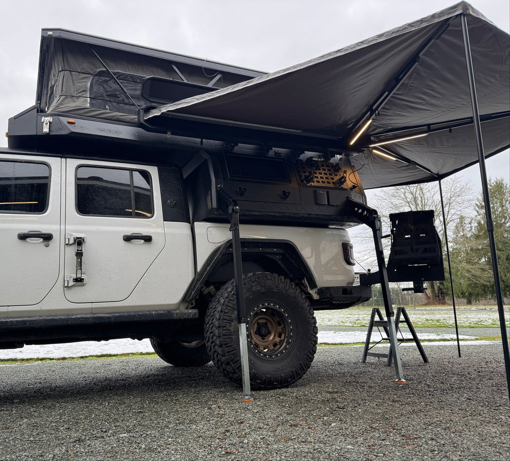 cascadia overland apex on jeep gladiator with awning out
