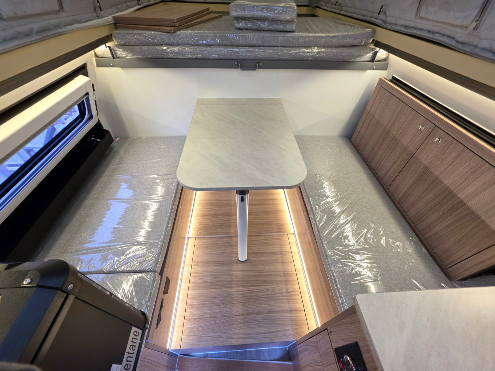 cascadia overland co apex interior dinette table