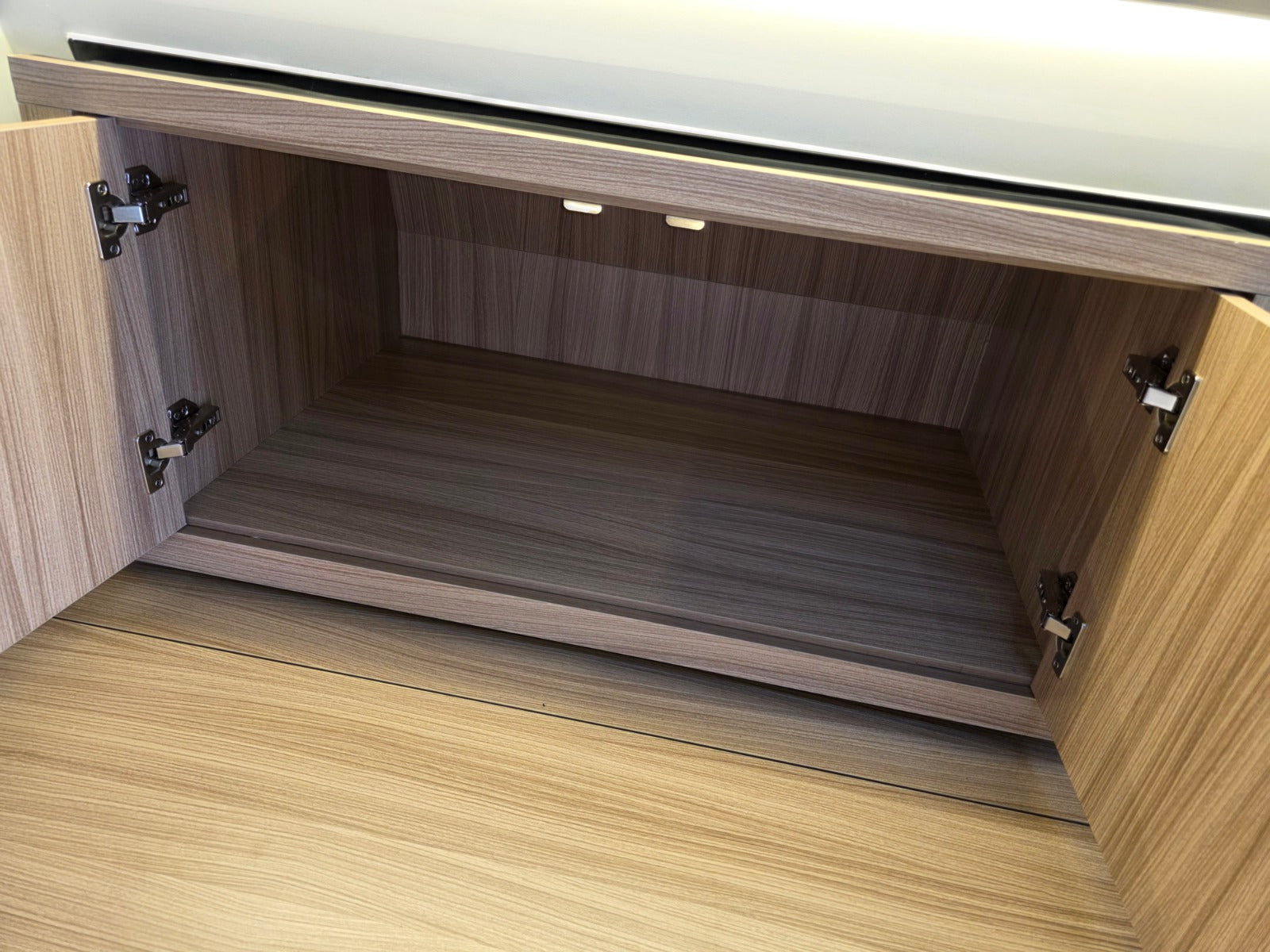 cascadia overland co apex interior slide-out open storage area